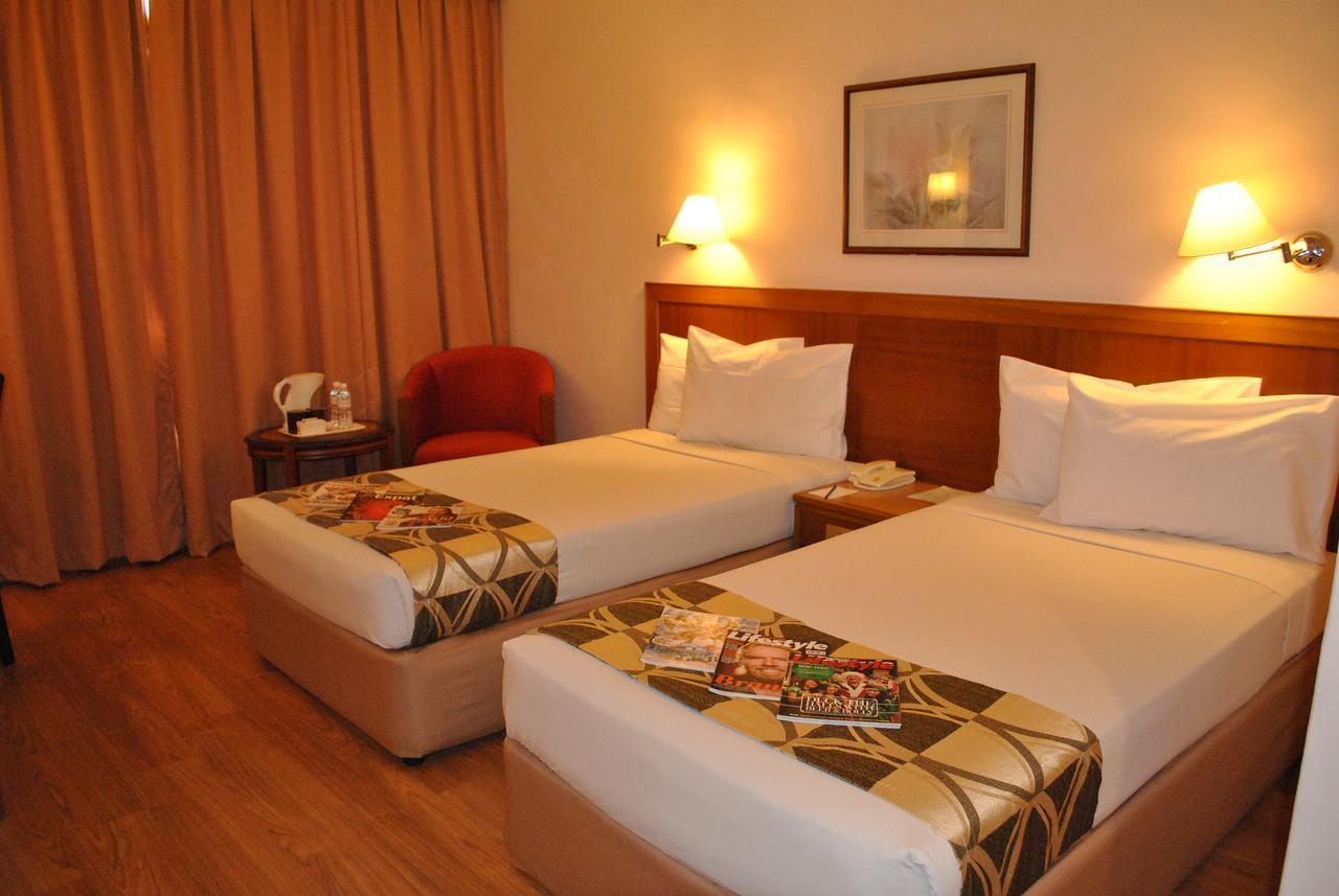 Empress Hotel Szepang Kültér fotó