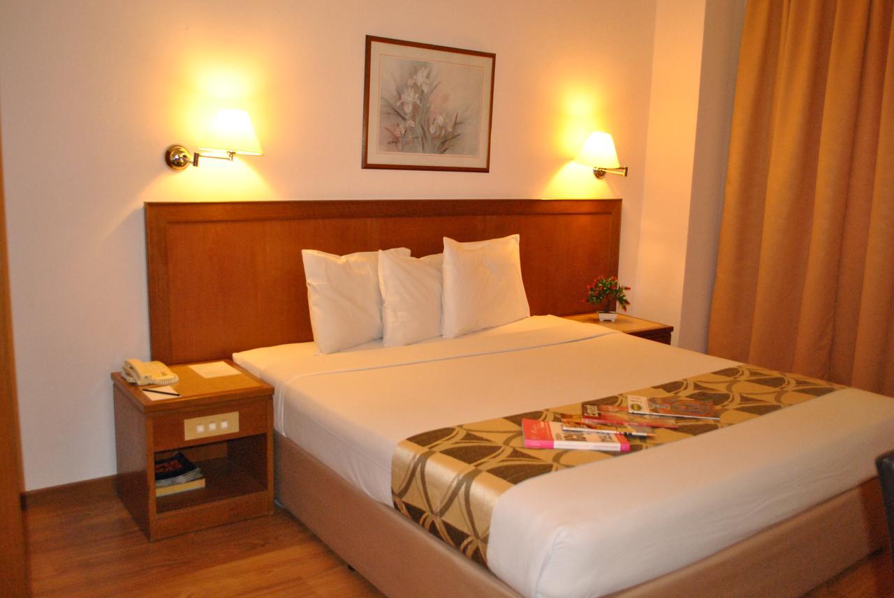 Empress Hotel Szepang Kültér fotó